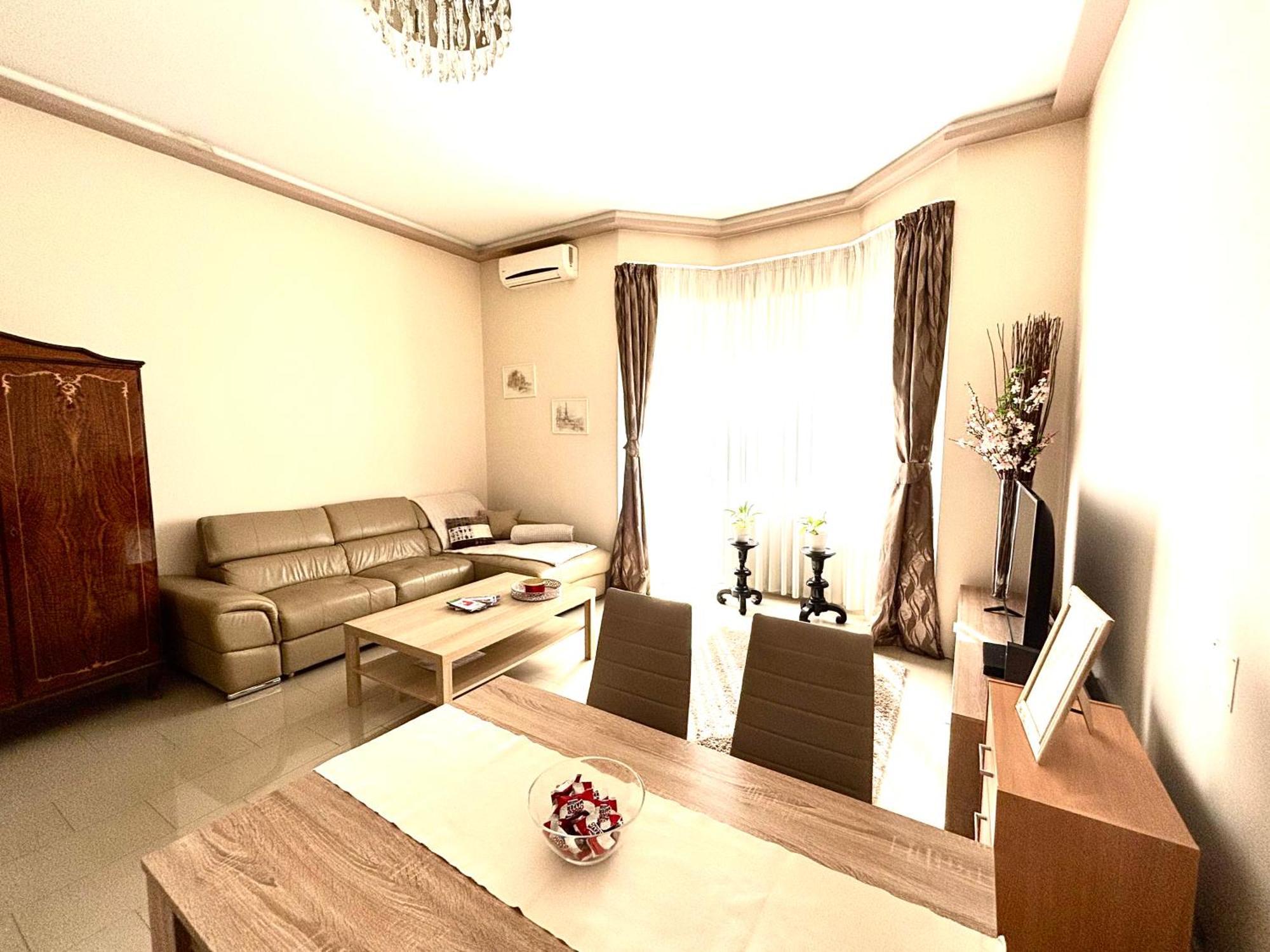 Riverside Mansion Apartament