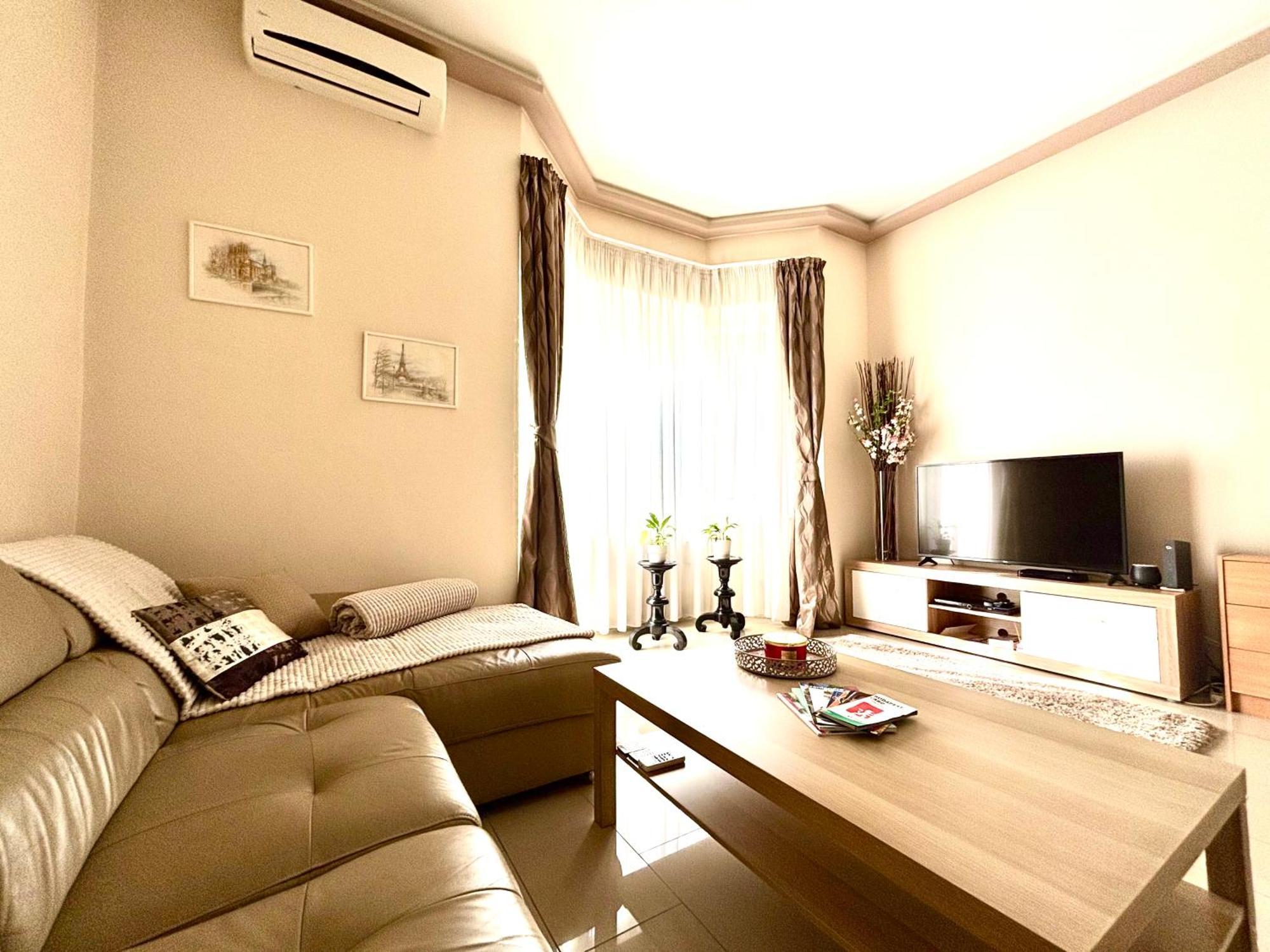 Riverside Mansion Apartament